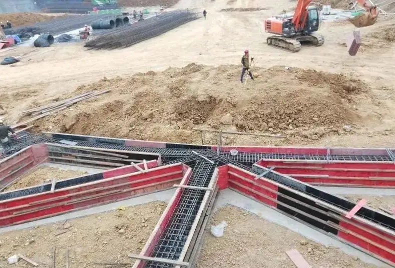 花溪深基坑梁钢筋混凝土内支撑特点